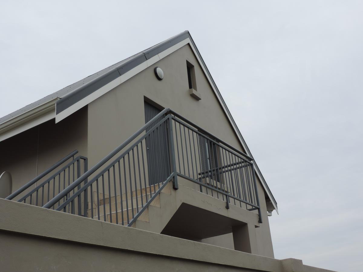 The Living Collective - The Gates Villa Hilton Exterior photo